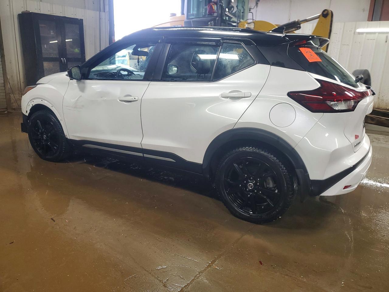 2021 Nissan Kicks Sr - zdjęcie 2