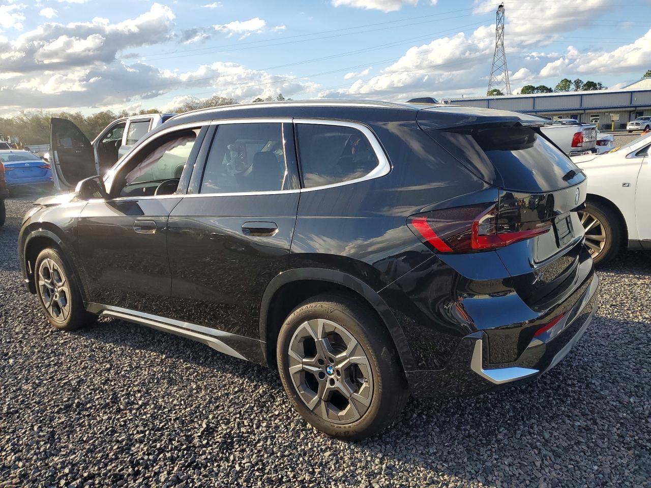 2024 BMW X1 xDrive28I - zdjęcie 2