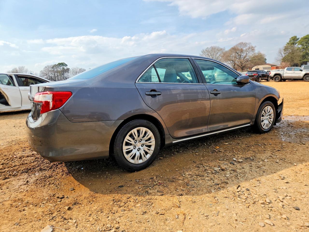 2013 Toyota Camry Le - zdjęcie 3