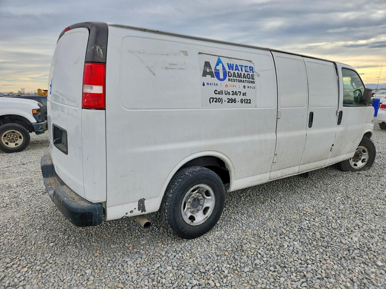 2022 Chevrolet Express G3500 - zdjęcie 3