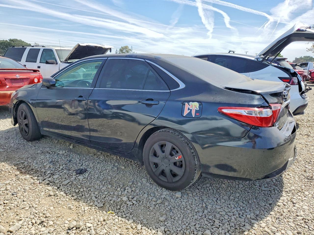 2015 Toyota Camry Le - zdjęcie 2