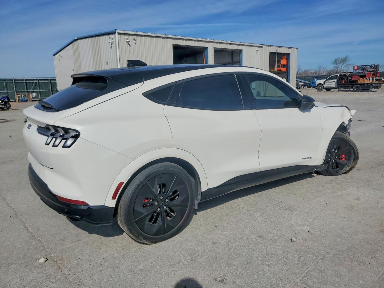 2025 Ford Mustang Mach-E Gt - zdjęcie 3
