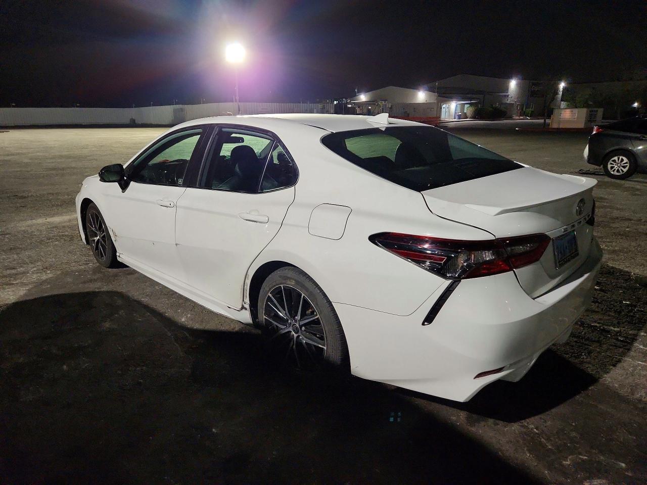 2022 Toyota Camry Se - zdjęcie 2