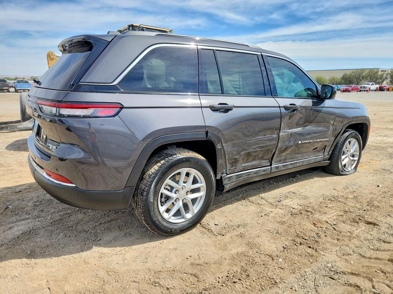 2025 Jeep Grand Cherokee Laredo - zdjęcie 3