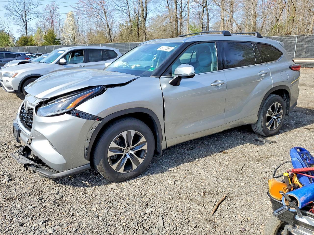 2021 Toyota Highlander Xle - zdjęcie główne