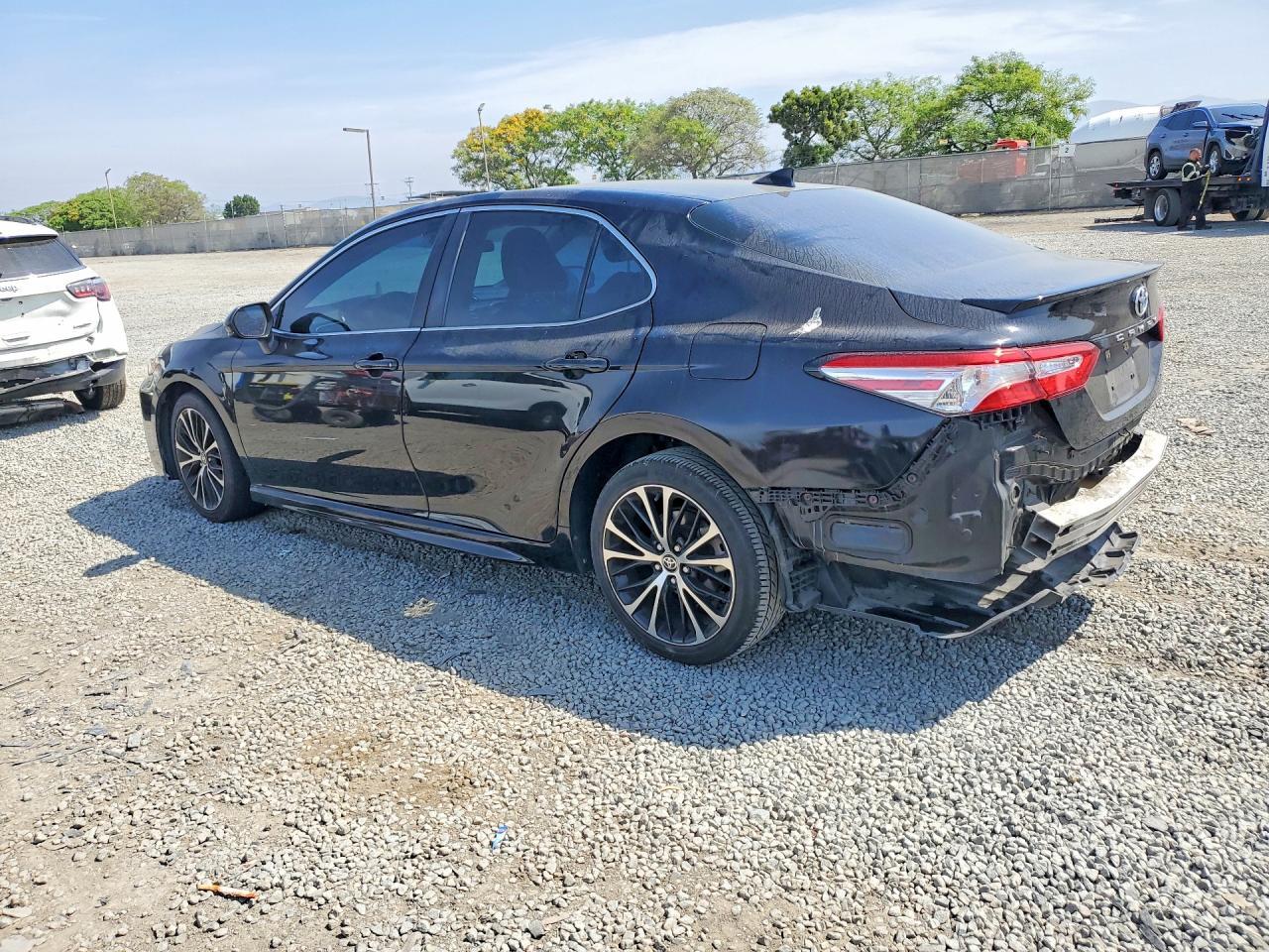 2020 Toyota Camry Se - zdjęcie 2