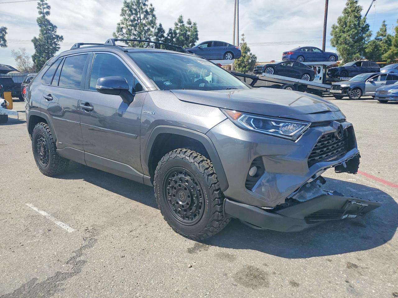 2021 Toyota Rav4 Hybrid Xle - zdjęcie 4