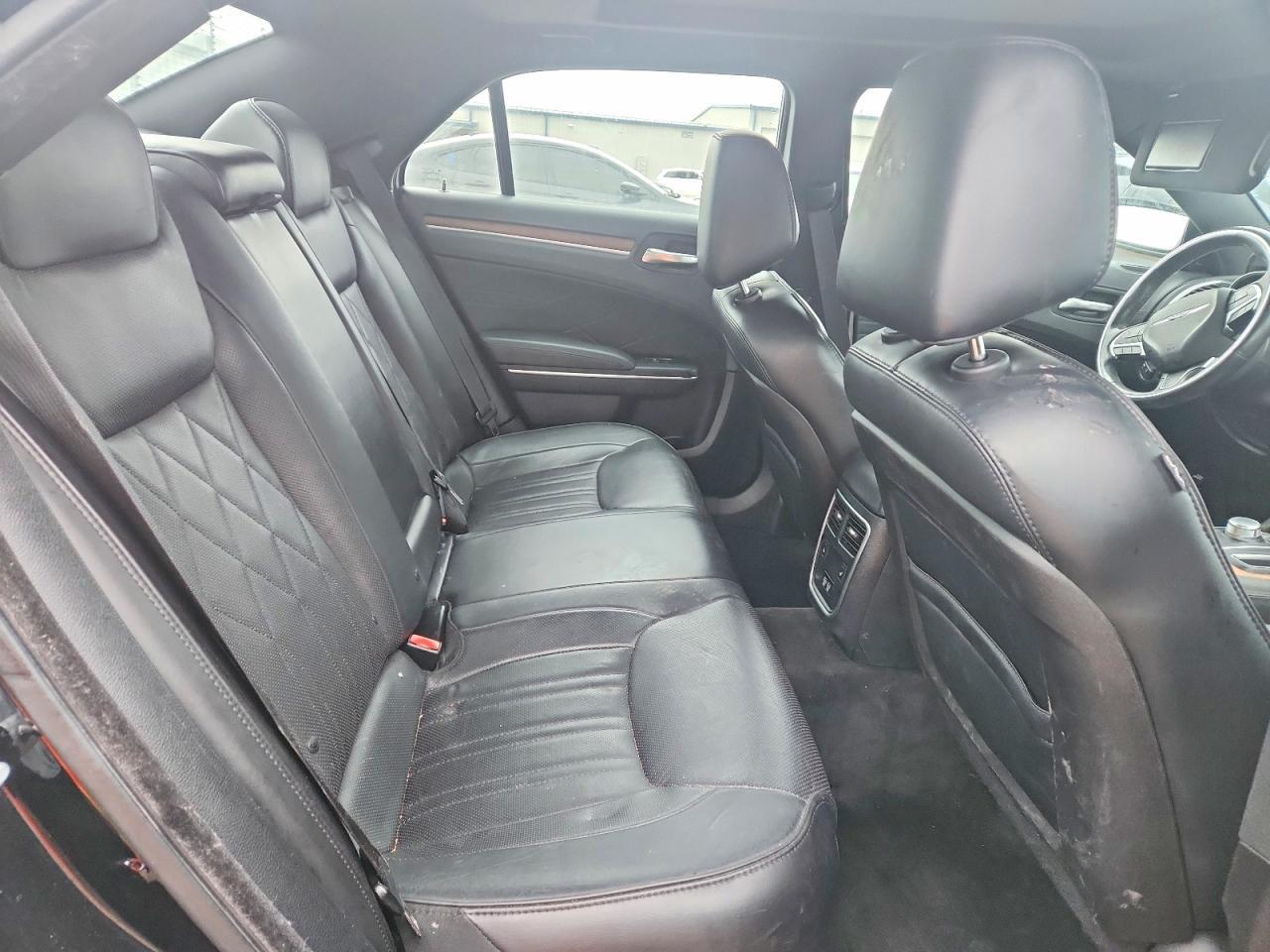 2015 Chrysler 300 - zdjęcie 10