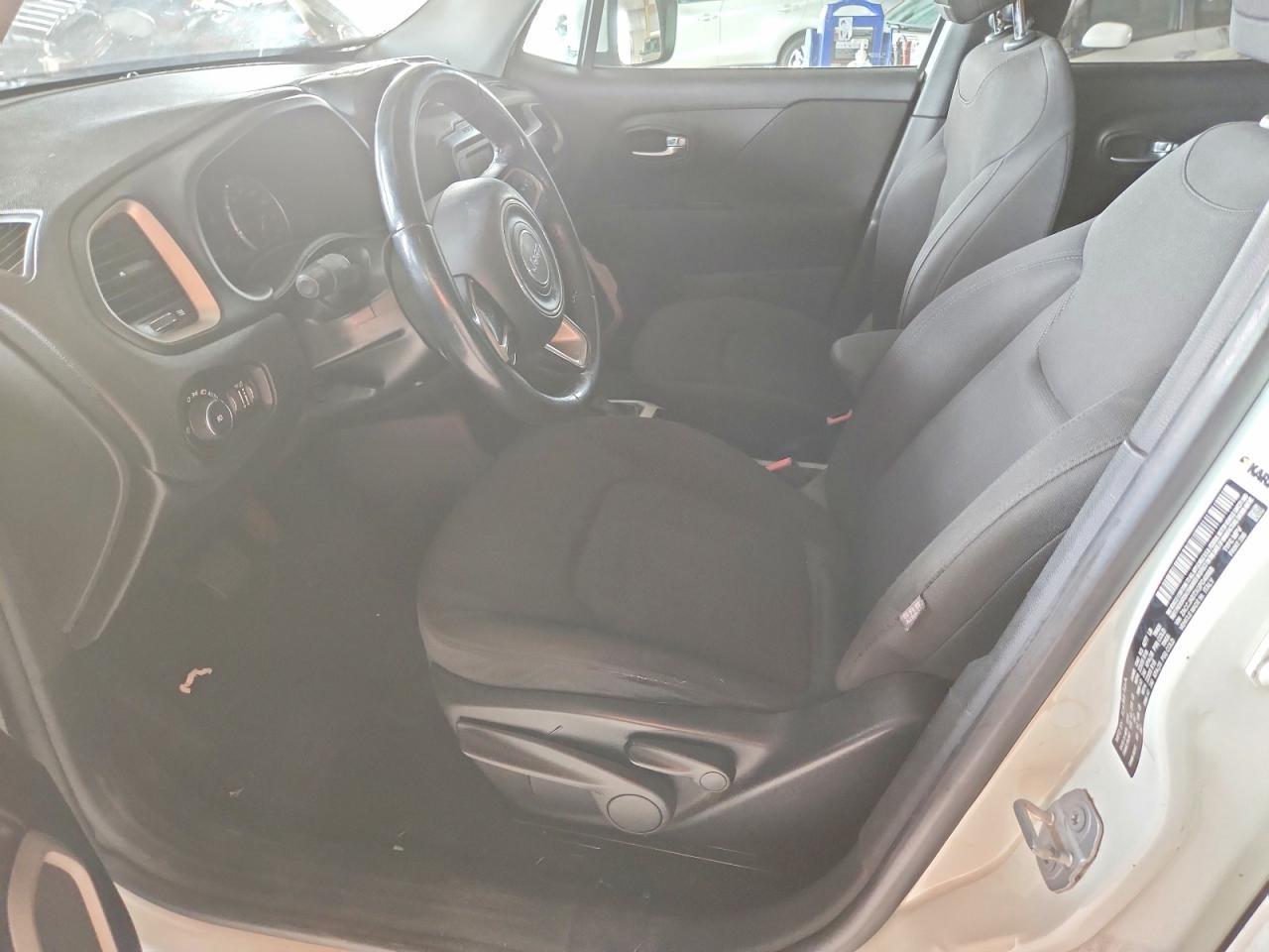 2016 Jeep Renegade Latitude - zdjęcie 7