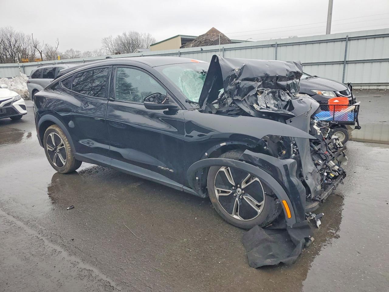 2022 Ford Mustang Mach-E Select - zdjęcie 4