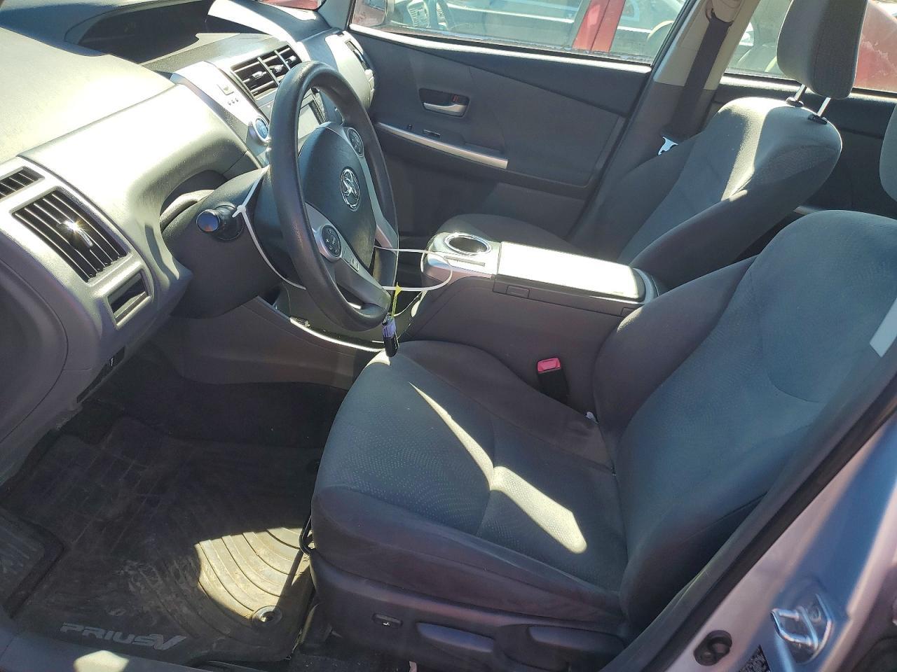 2014 Toyota Prius V Two - zdjęcie 7