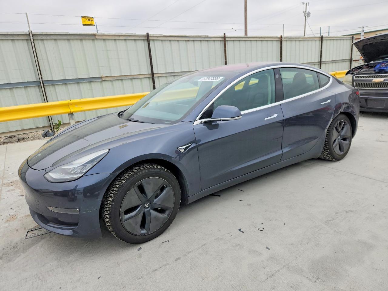 2018 Tesla Model 3 - zdjęcie główne