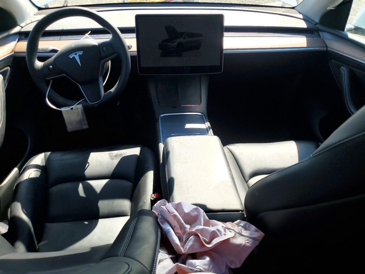 2025 Tesla Model Y - zdjęcie 8