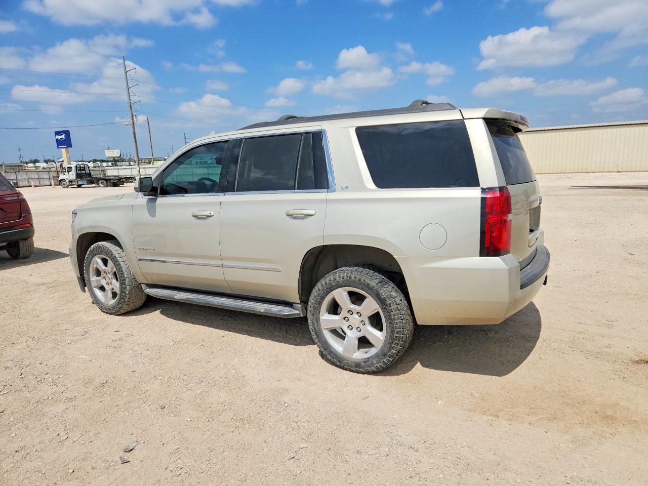 2015 Chevrolet Tahoe C1500 Ls - zdjęcie 2
