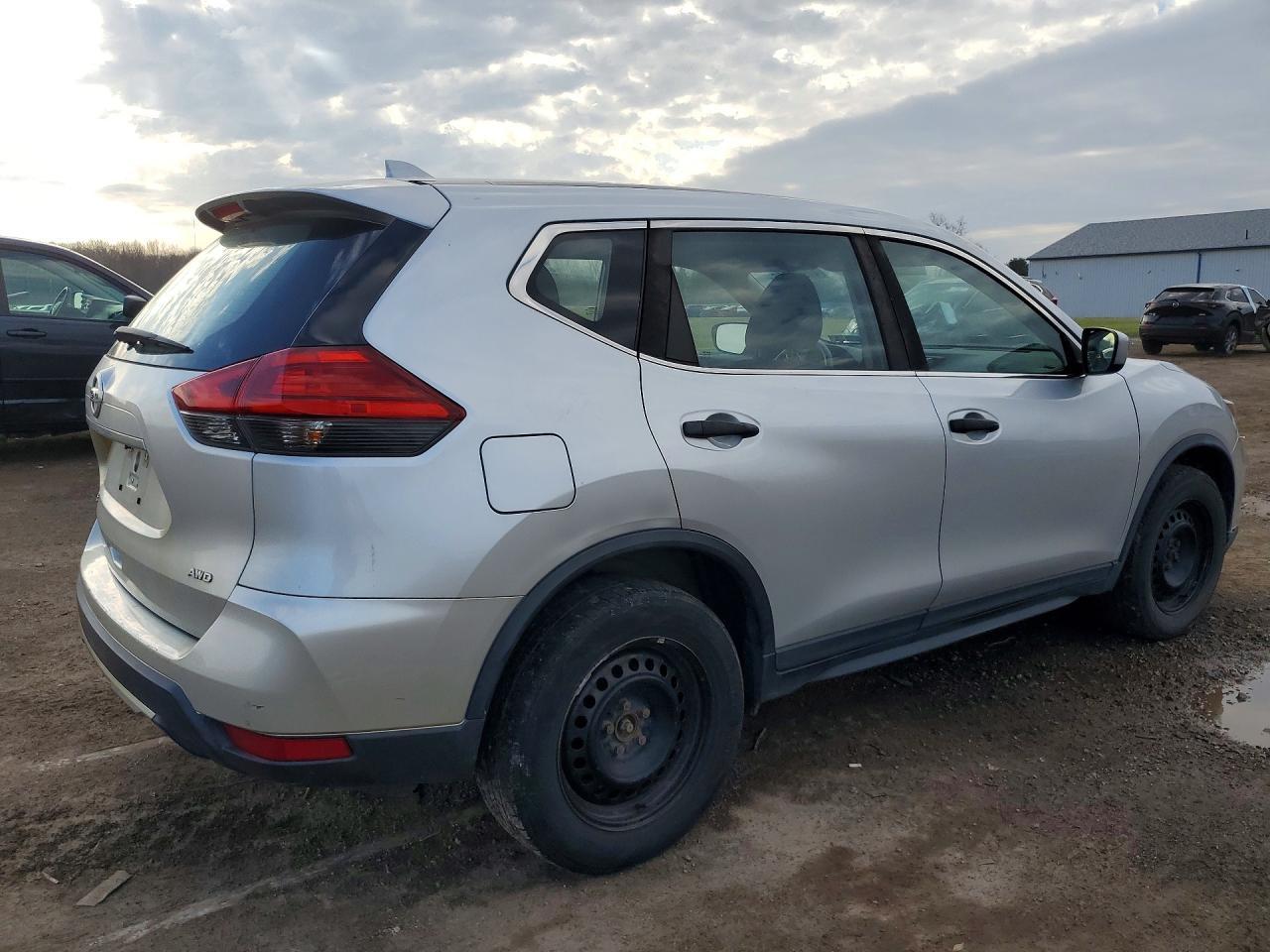 Nissan Rogue - zdjęcie 3