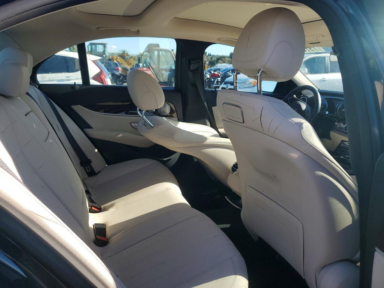 2018 Mercedes Benz E 300 - zdjęcie 10