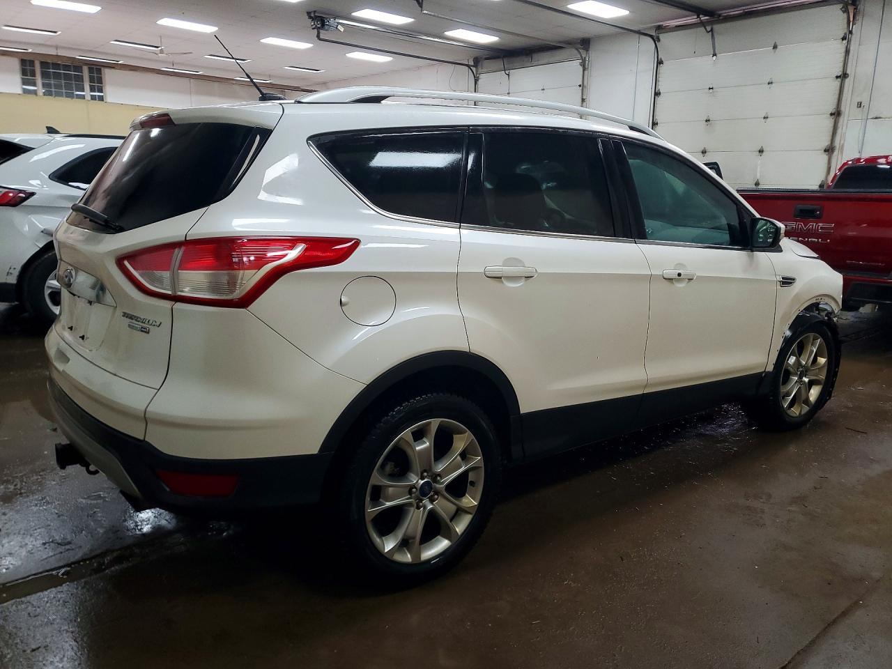 2016 Ford Escape Titanium - zdjęcie 3