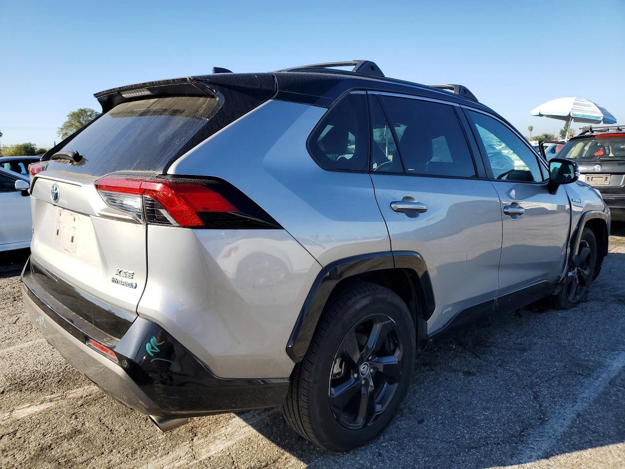 2020 Toyota Rav4 Hybrid Xse - zdjęcie 3