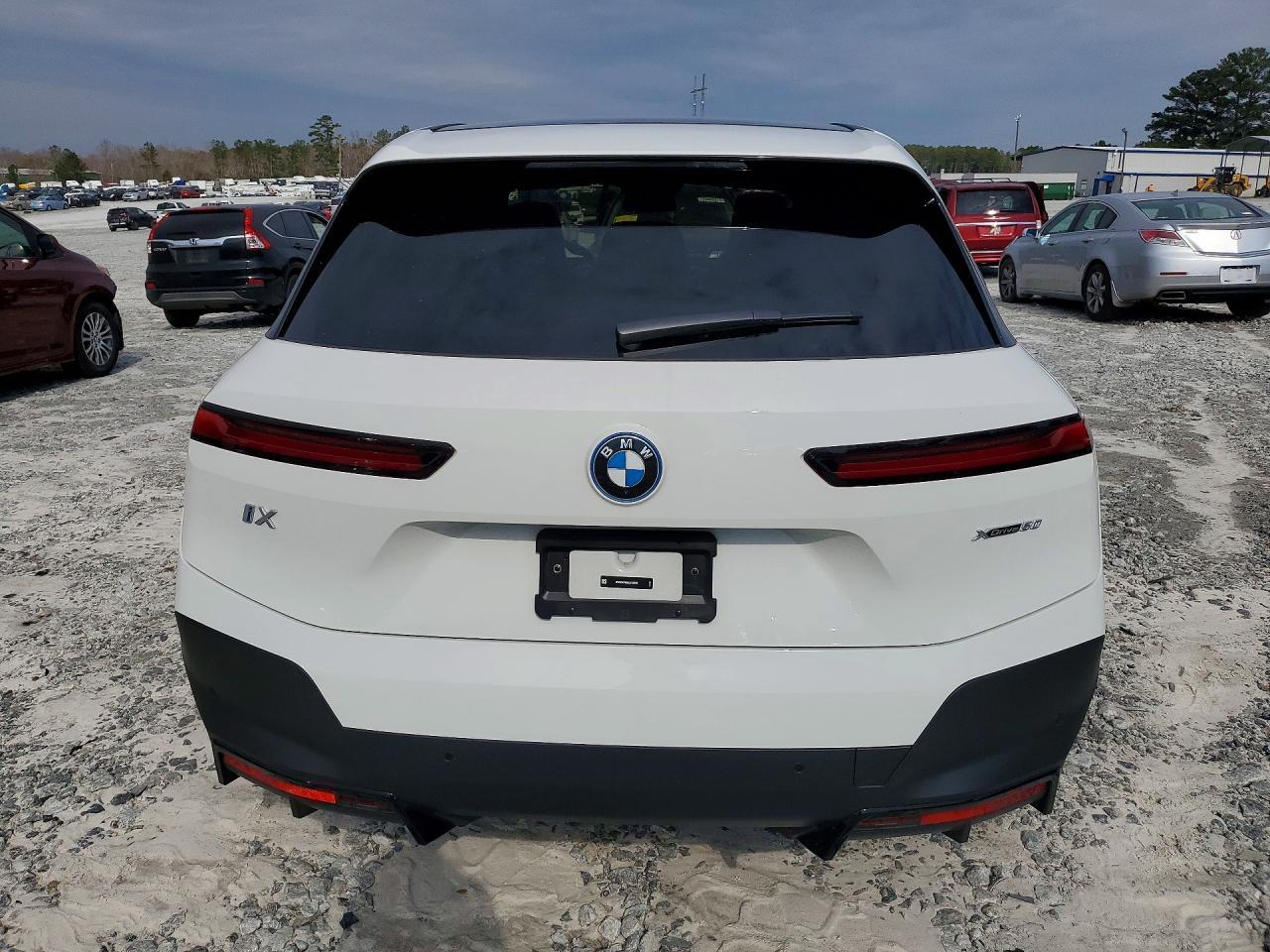 2025 BMW Ix xDrive50 - zdjęcie 6