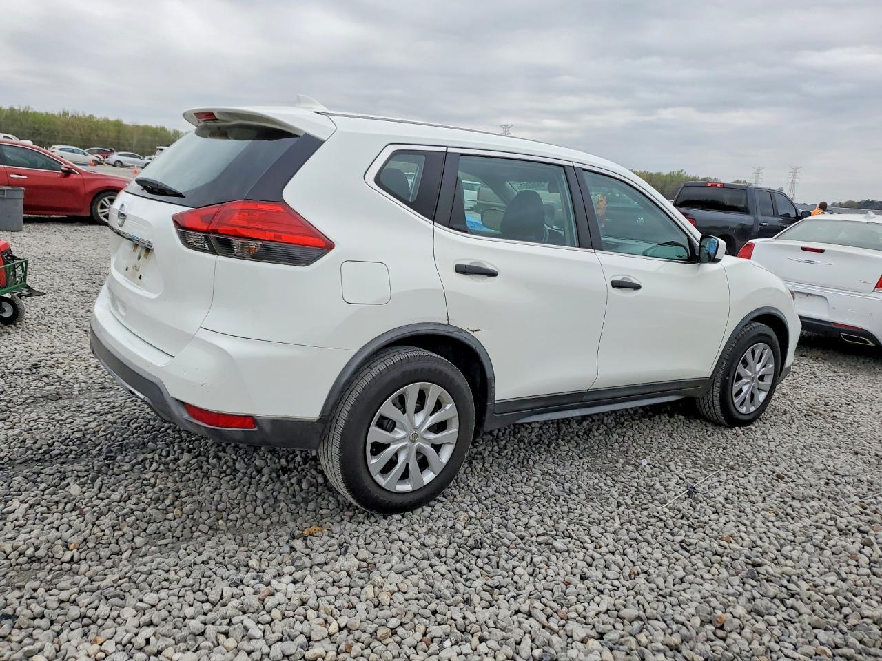 2017 Nissan Rogue S - zdjęcie 3