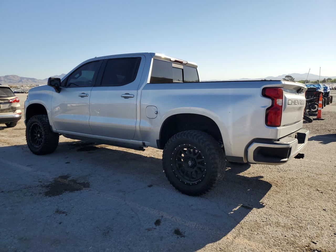 2020 Chevrolet Silverado C1500 Rst - zdjęcie 2