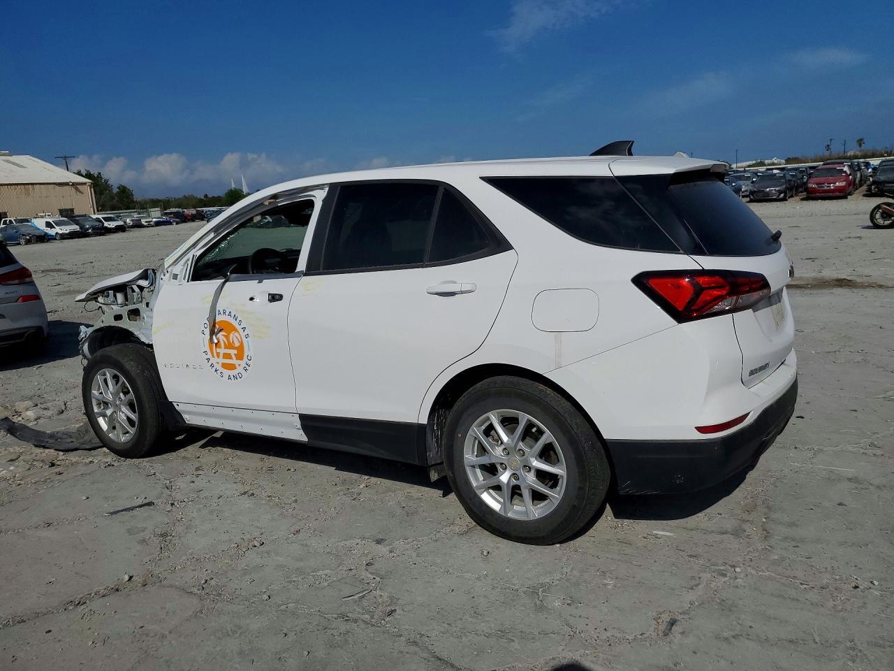 2023 Chevrolet Equinox Ls - zdjęcie 2