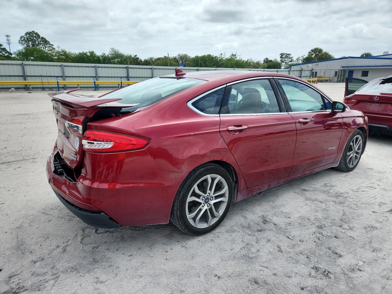 2019 Ford Fusion Titanium - zdjęcie 3