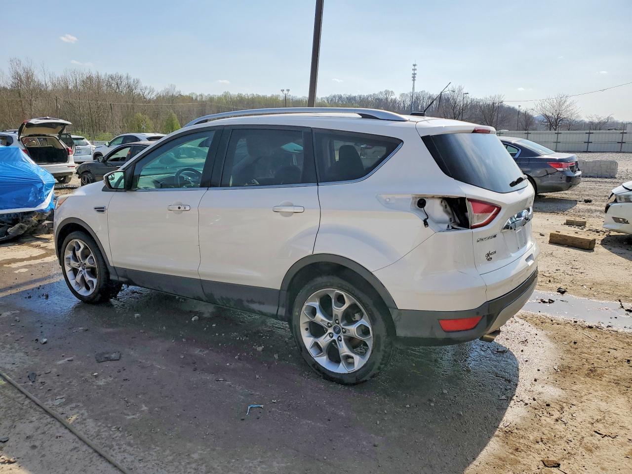 2015 Ford Escape Titanium - zdjęcie 2