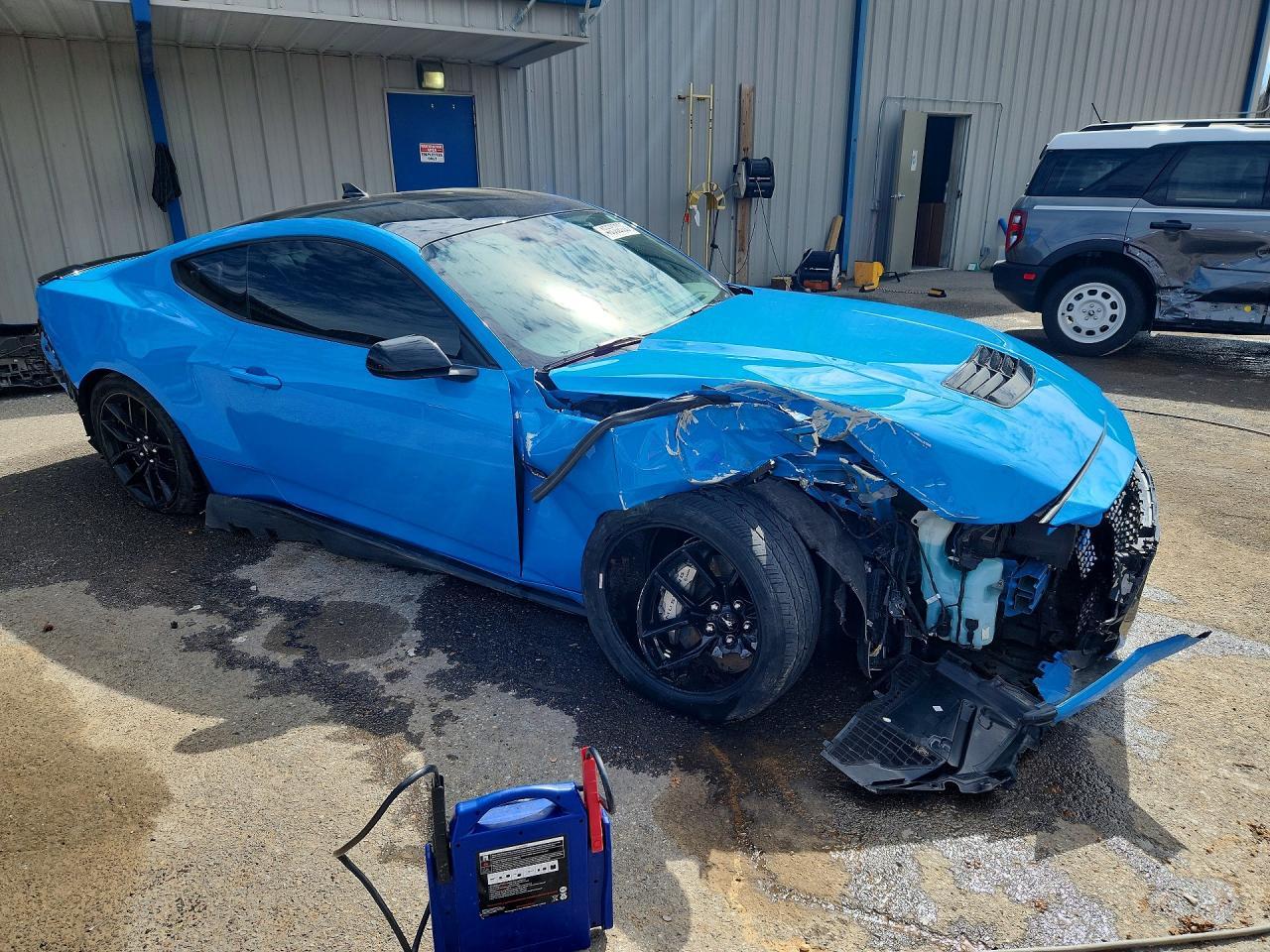 Ford Mustang - zdjęcie 4