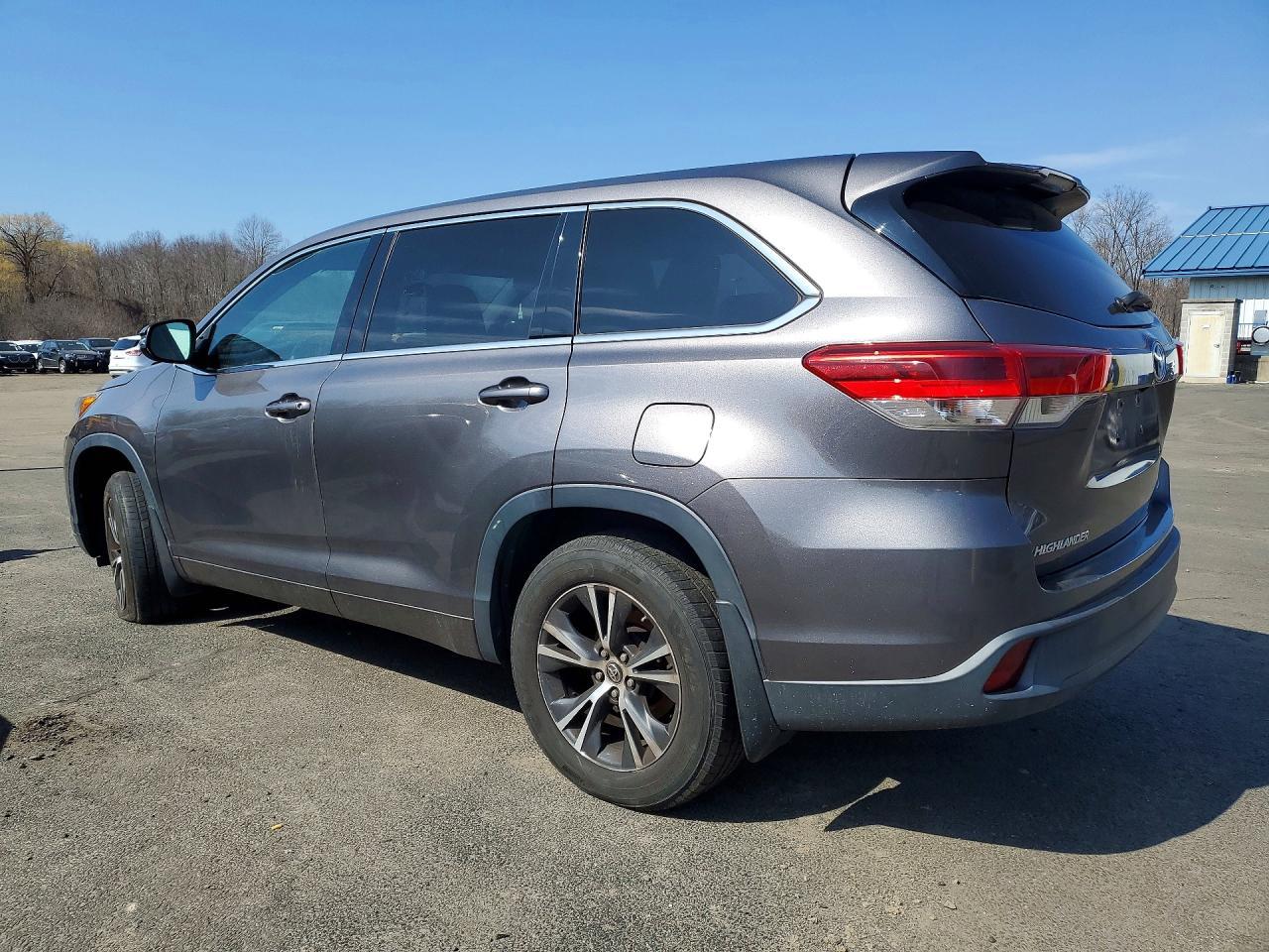 2017 Toyota Highlander Le - zdjęcie 2