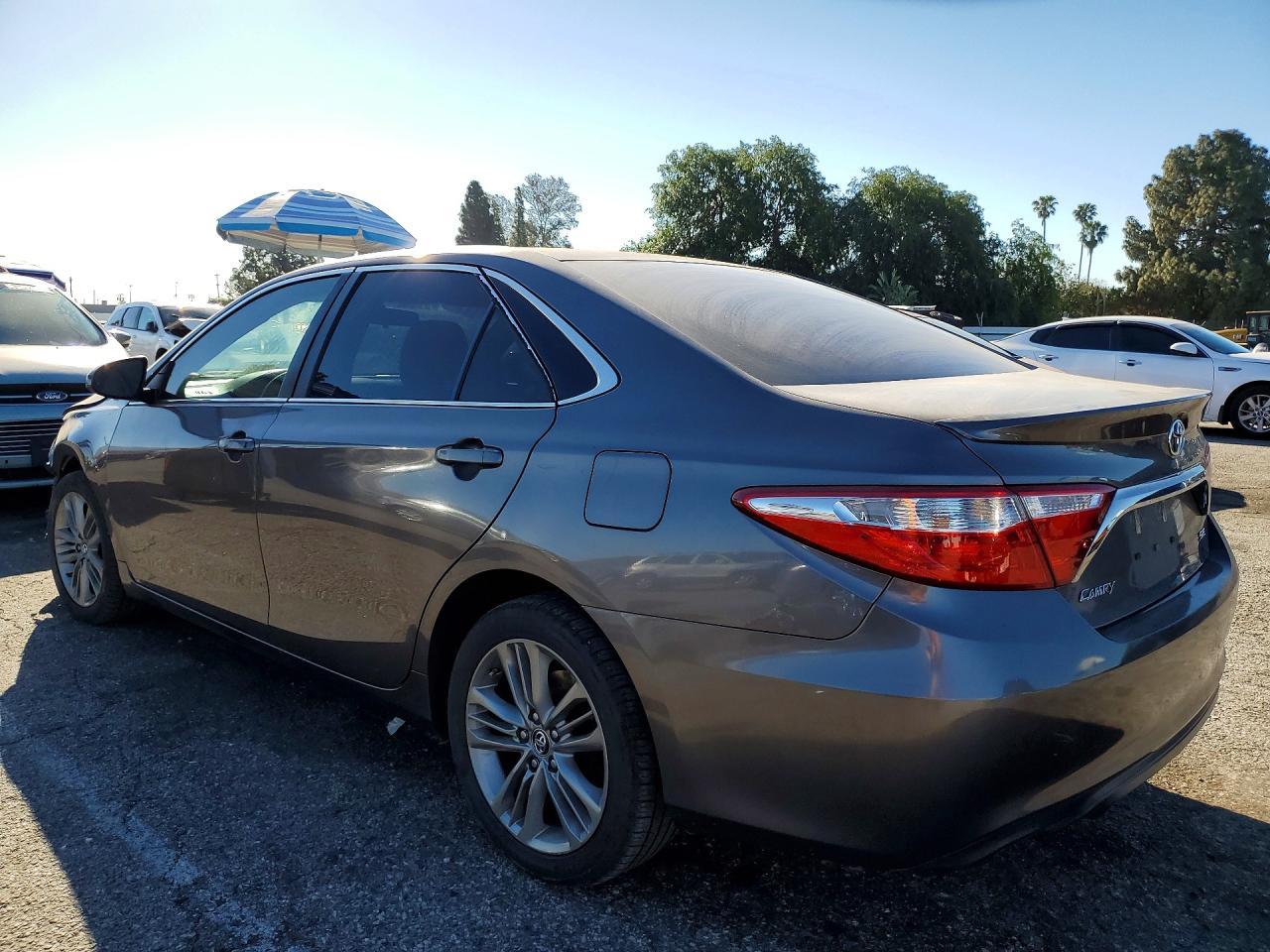 2016 Toyota Camry Se - zdjęcie 2