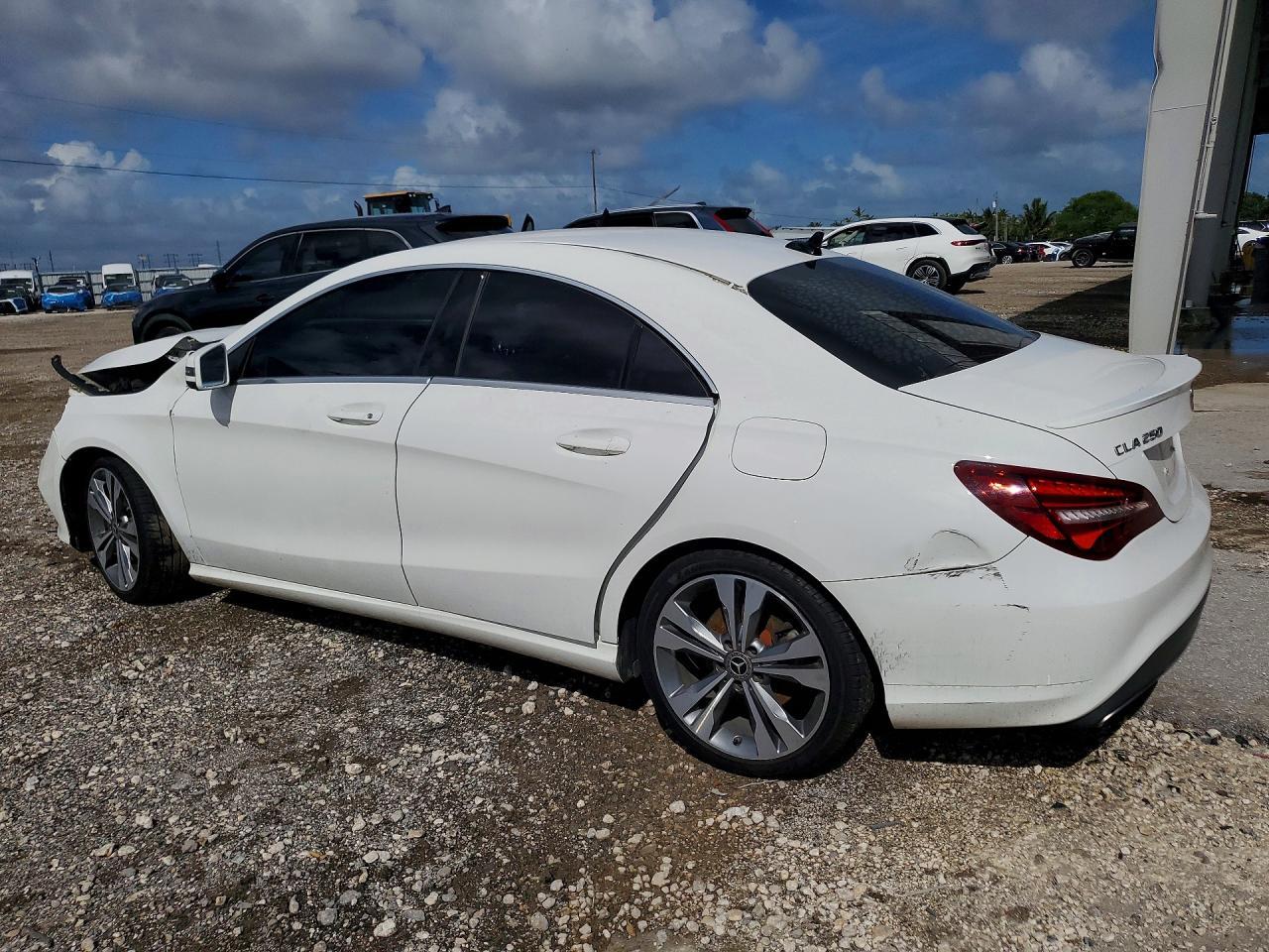 2019 Mercedes-Benz Cla 250 - zdjęcie 2