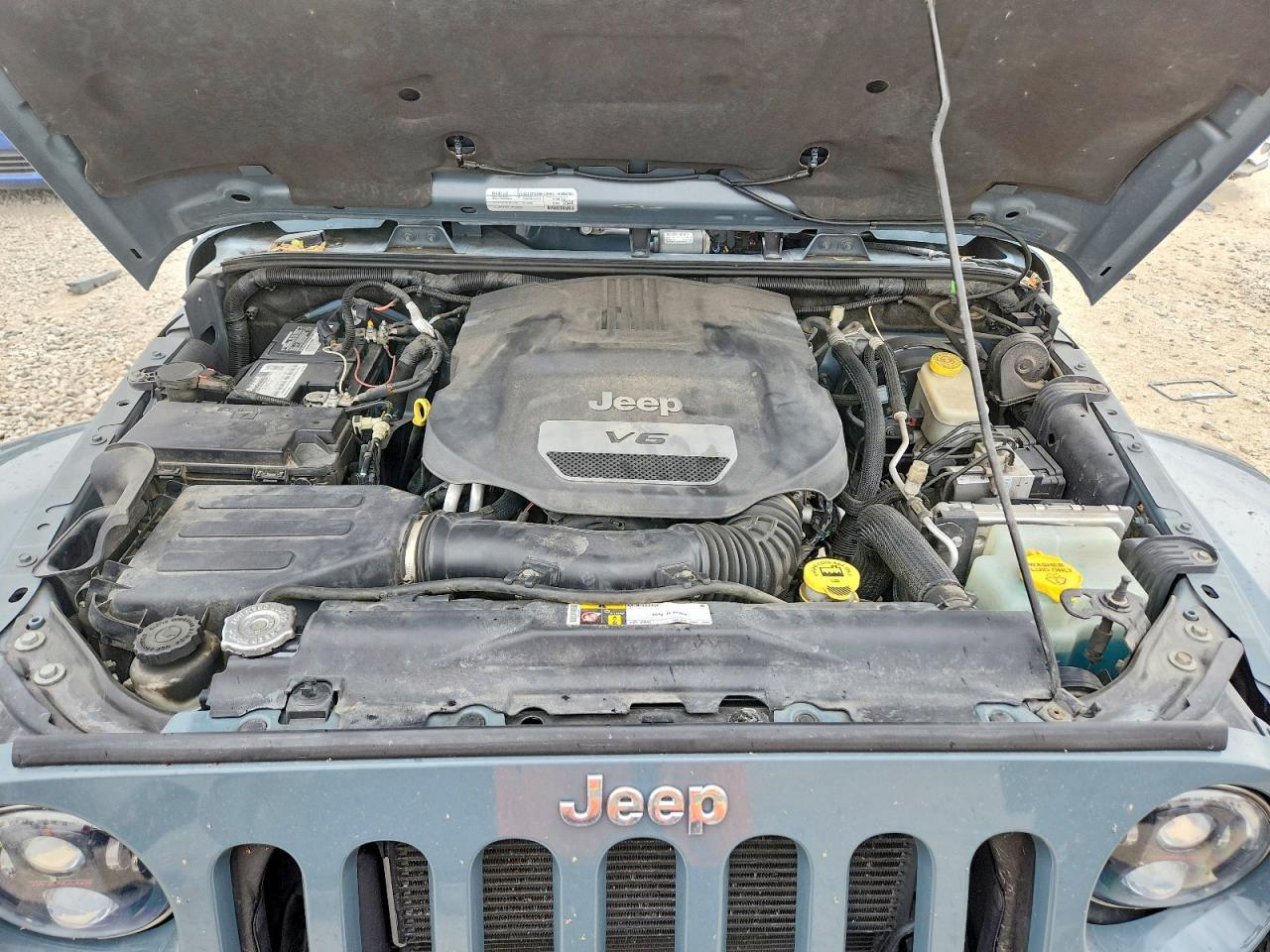 2015 Jeep Wrangler Unlimited Sahara - zdjęcie 11