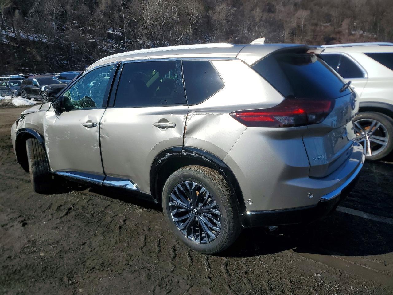 2026 Nissan Rogue Platinum - zdjęcie 2