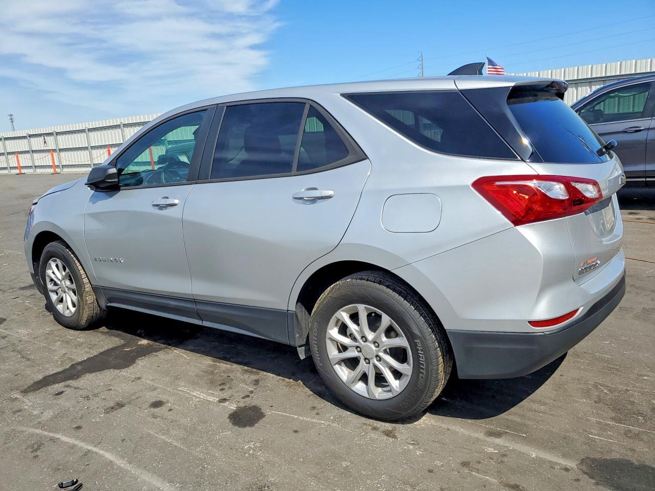 2020 Chevrolet Equinox Ls - zdjęcie 2