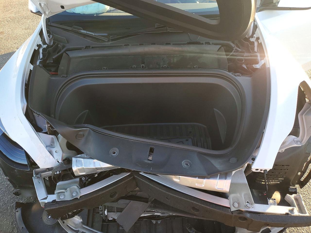 2025 Tesla Model Y - zdjęcie 11