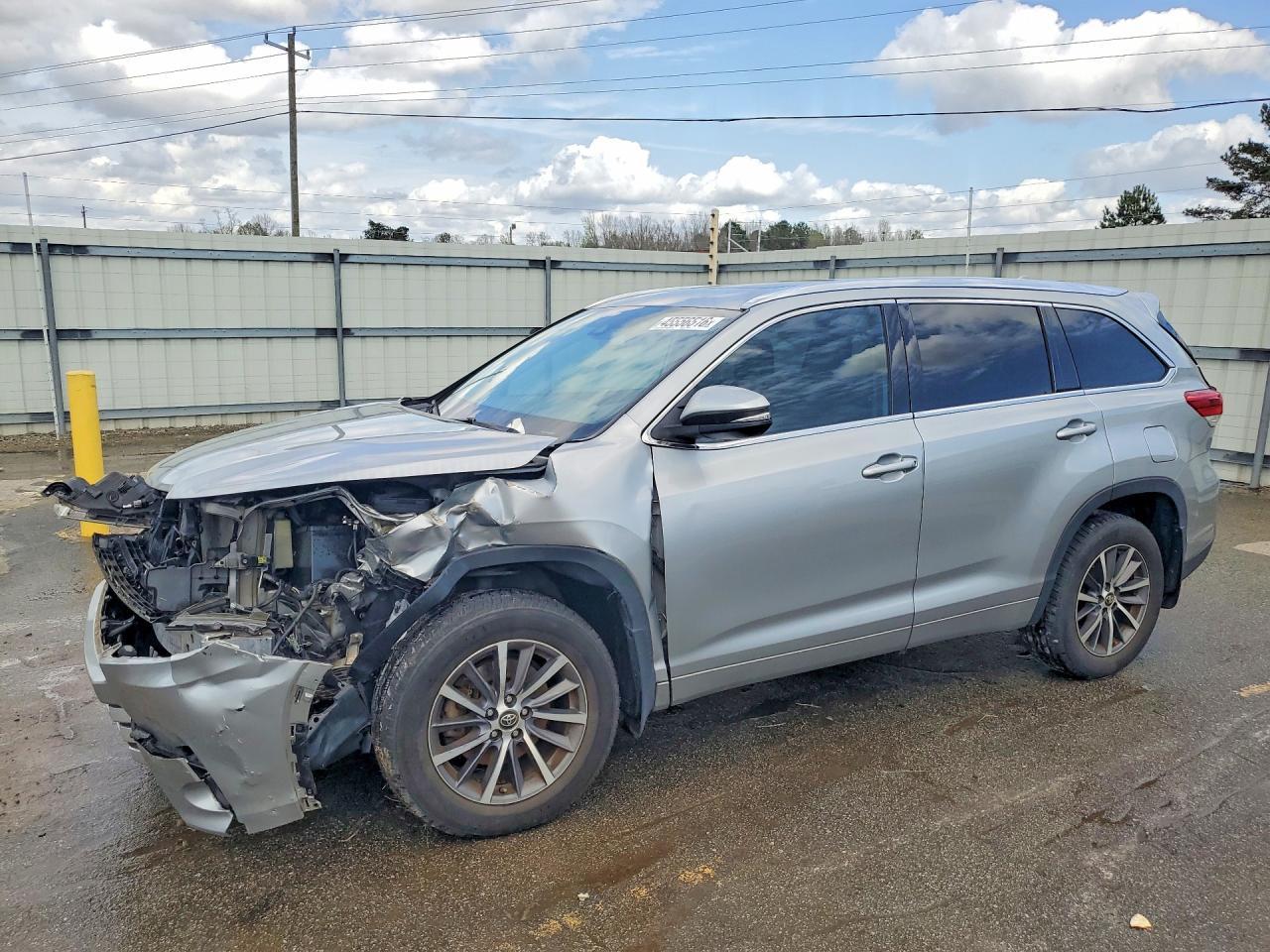 2018 Toyota Highlander Xle - zdjęcie główne