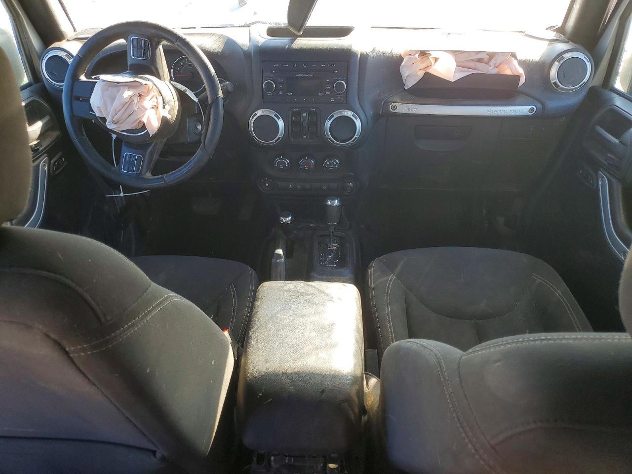 2016 Jeep Wrangler Unlimited Sahara - zdjęcie 8