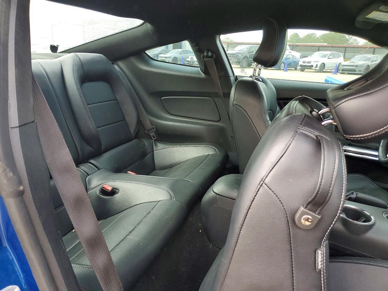 2017 Ford Mustang - zdjęcie 10