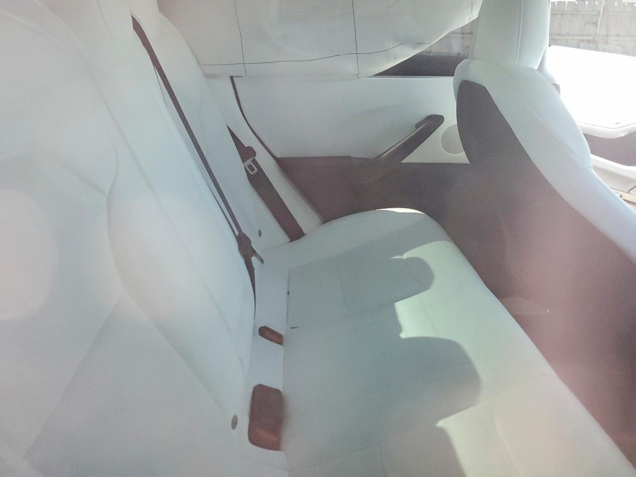 2025 Tesla Model 3 - zdjęcie 10