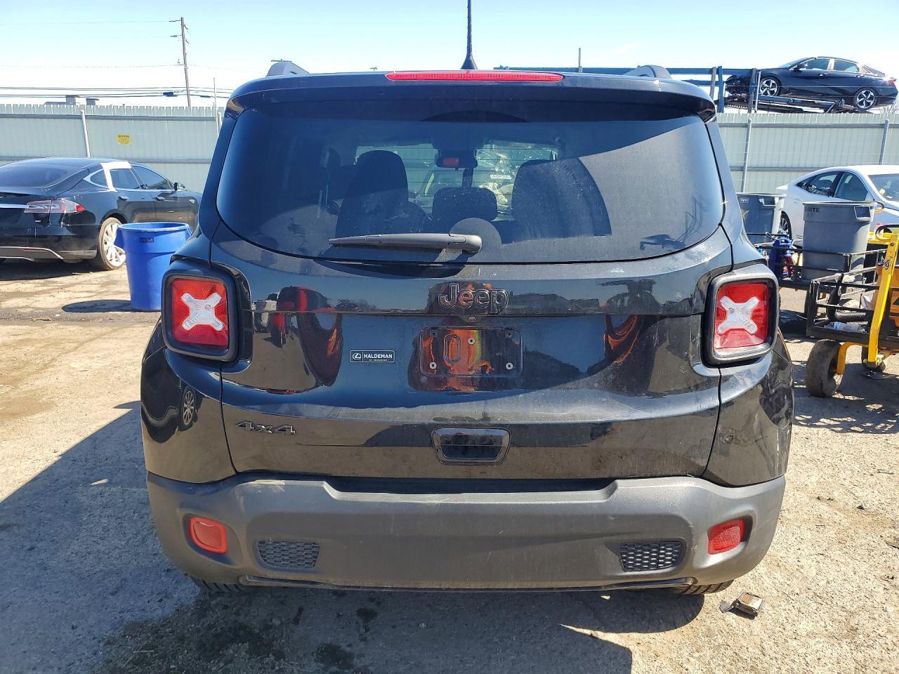 2020 Jeep Renegade Latitude - zdjęcie 6