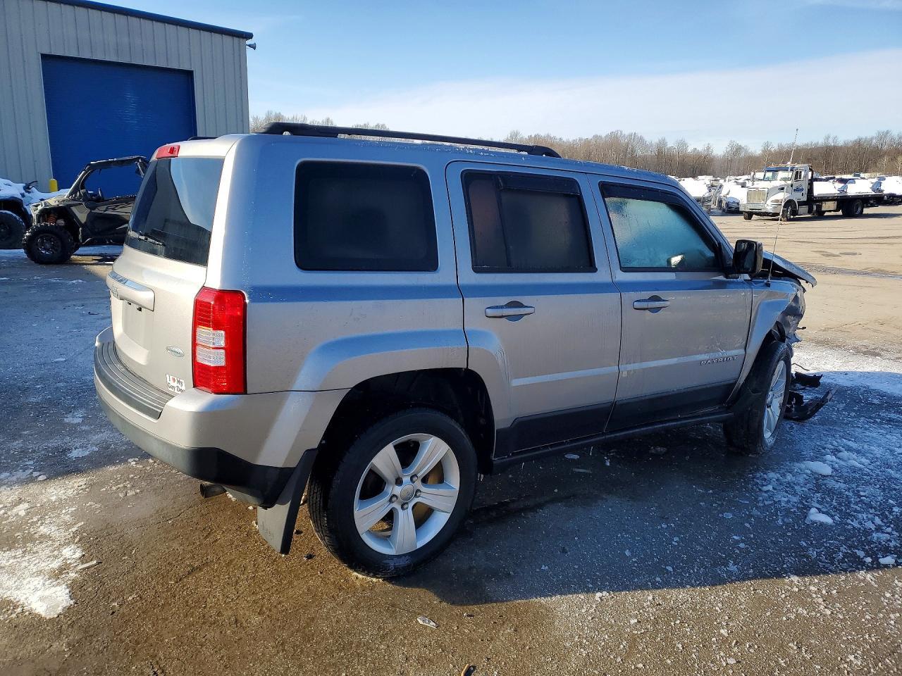 2016 Jeep Patriot Latitude - zdjęcie 3