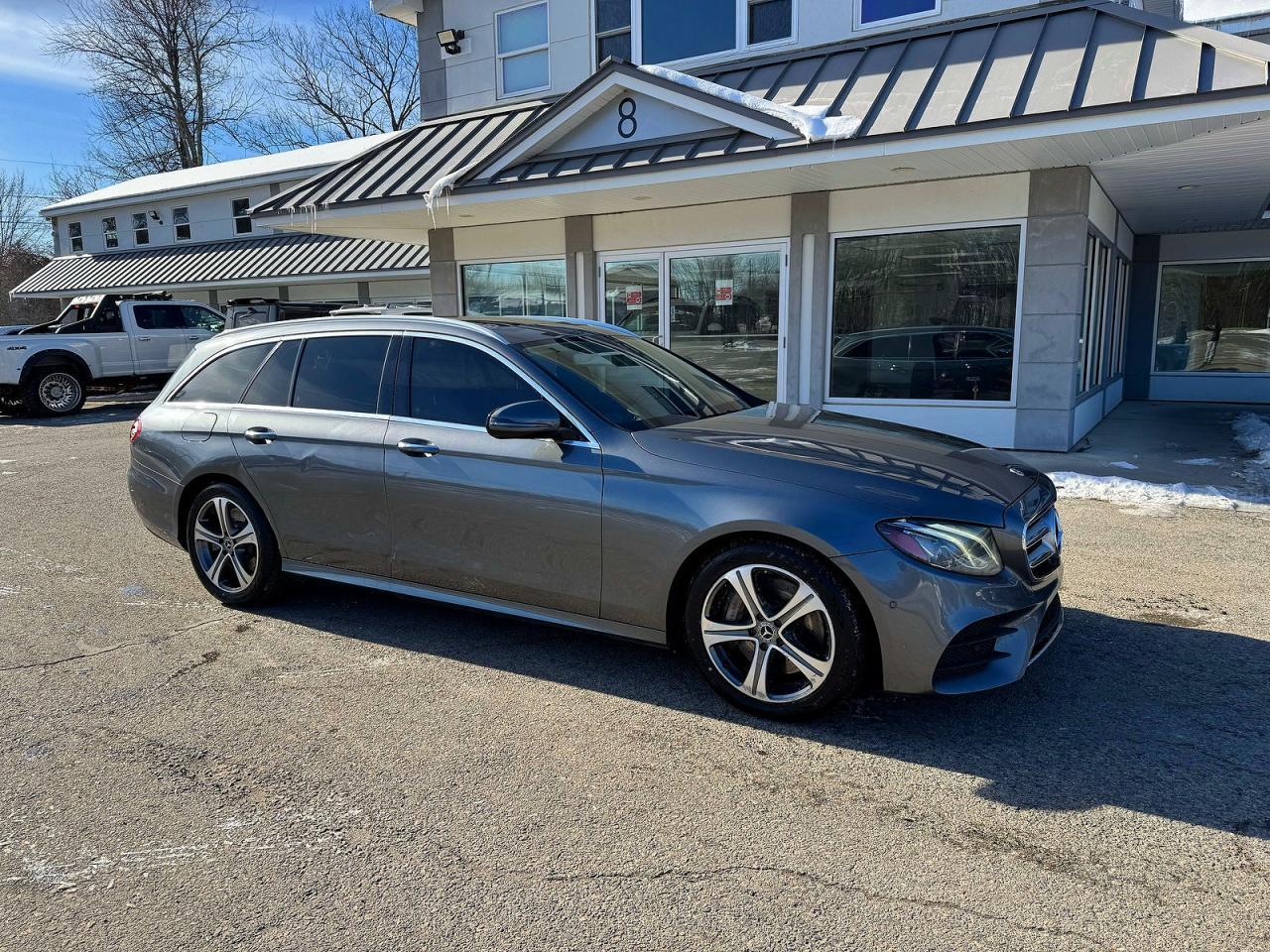 2017 Mercedes-Benz E 400 4Matic - zdjęcie główne