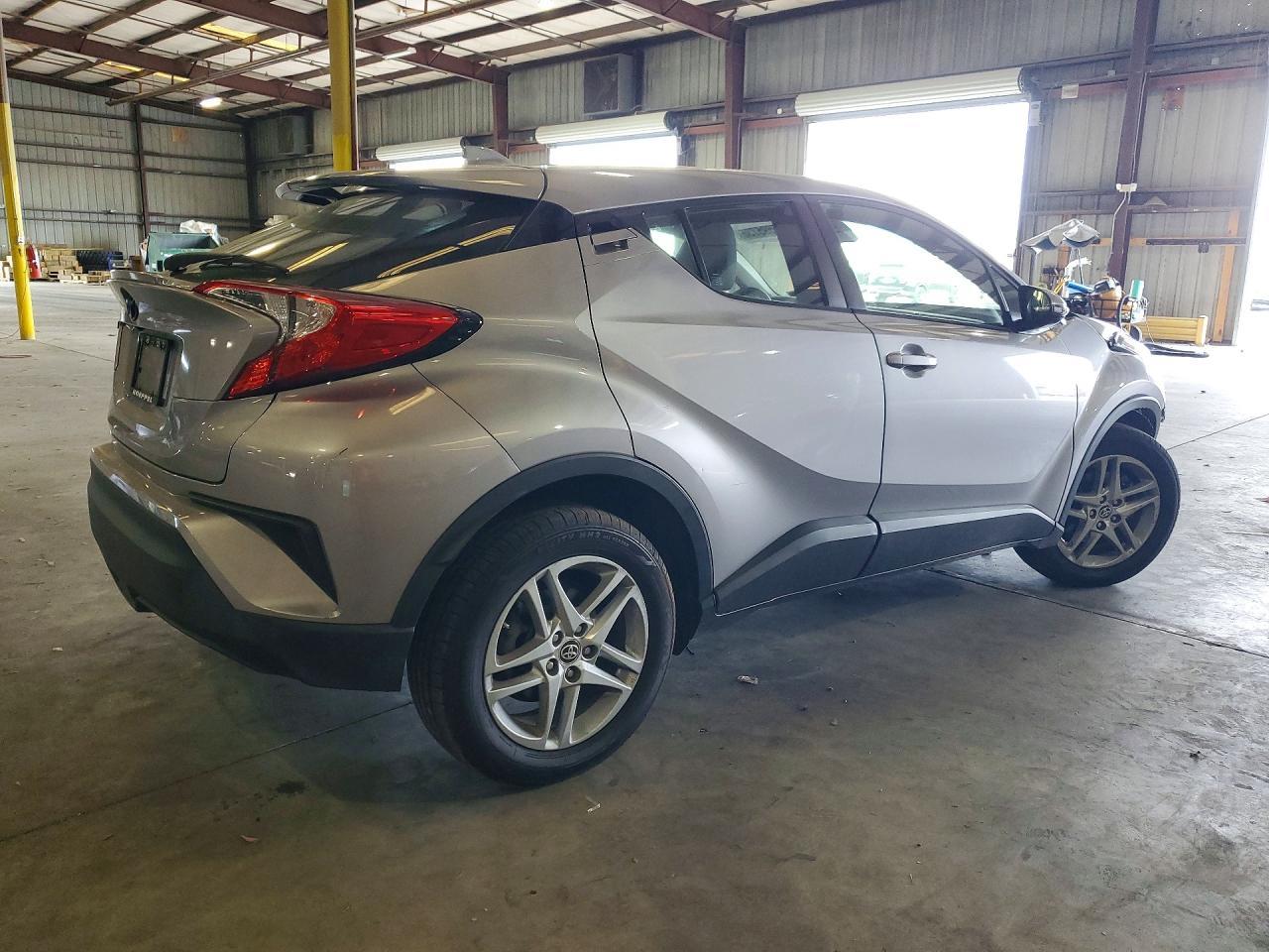 2020 Toyota C-Hr Le - zdjęcie 3