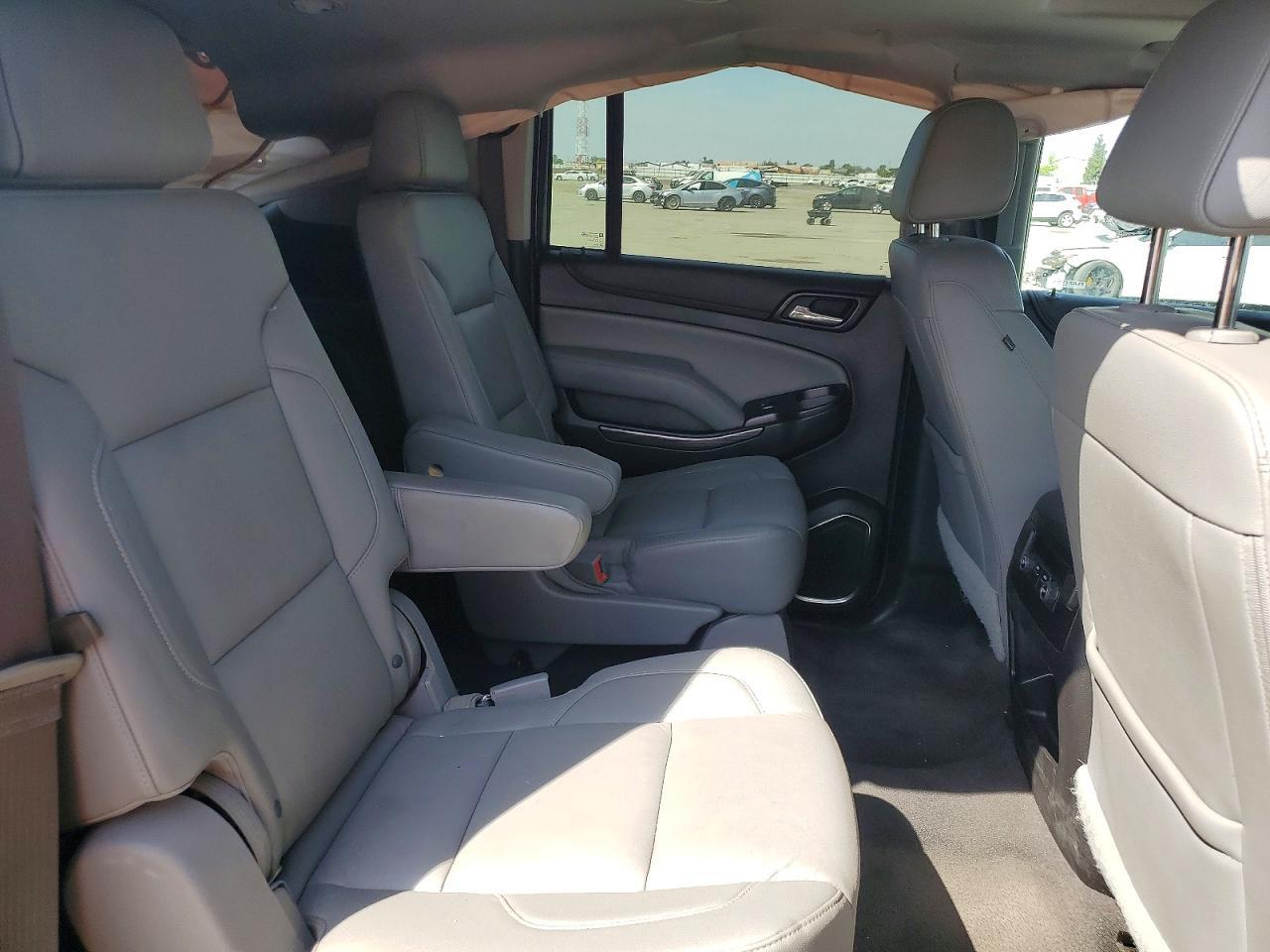 2019 Chevrolet Suburban - zdjęcie 10