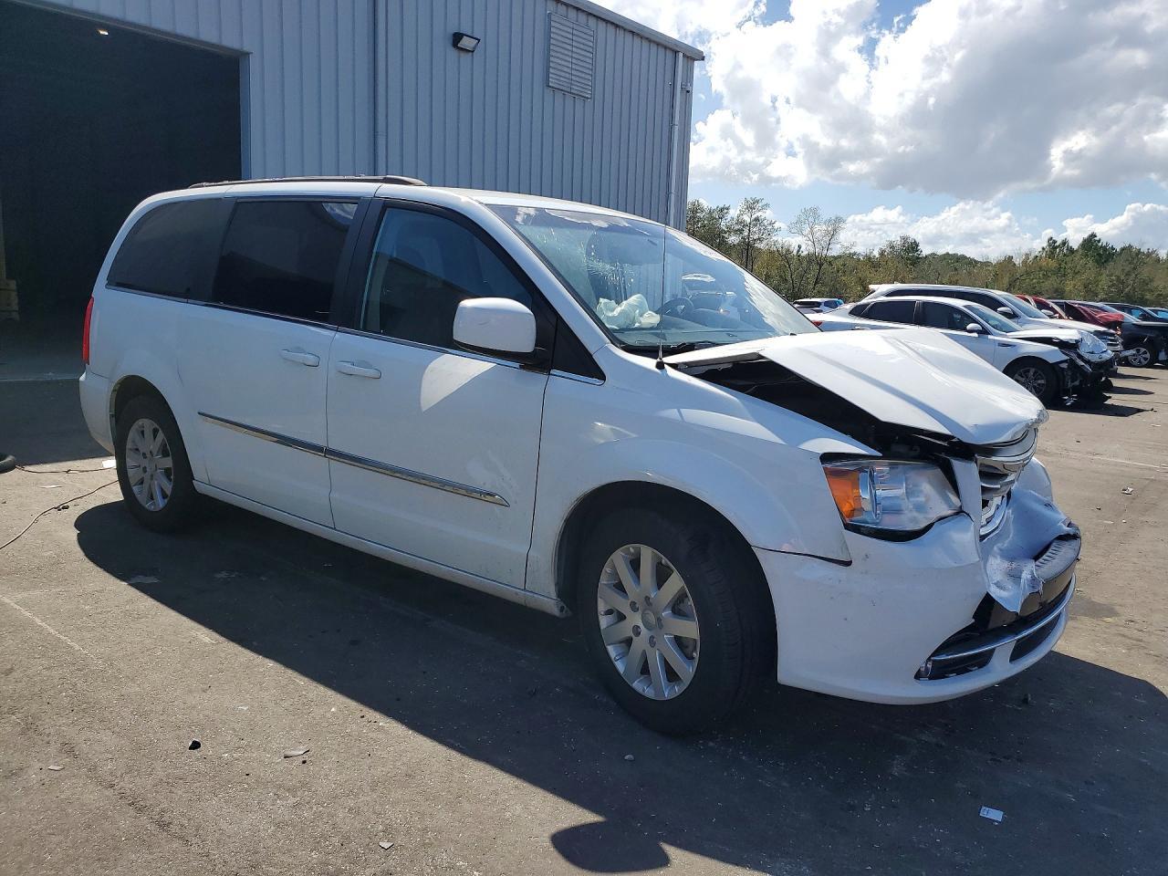 2016 Chrysler Town & Country Touring - zdjęcie 4