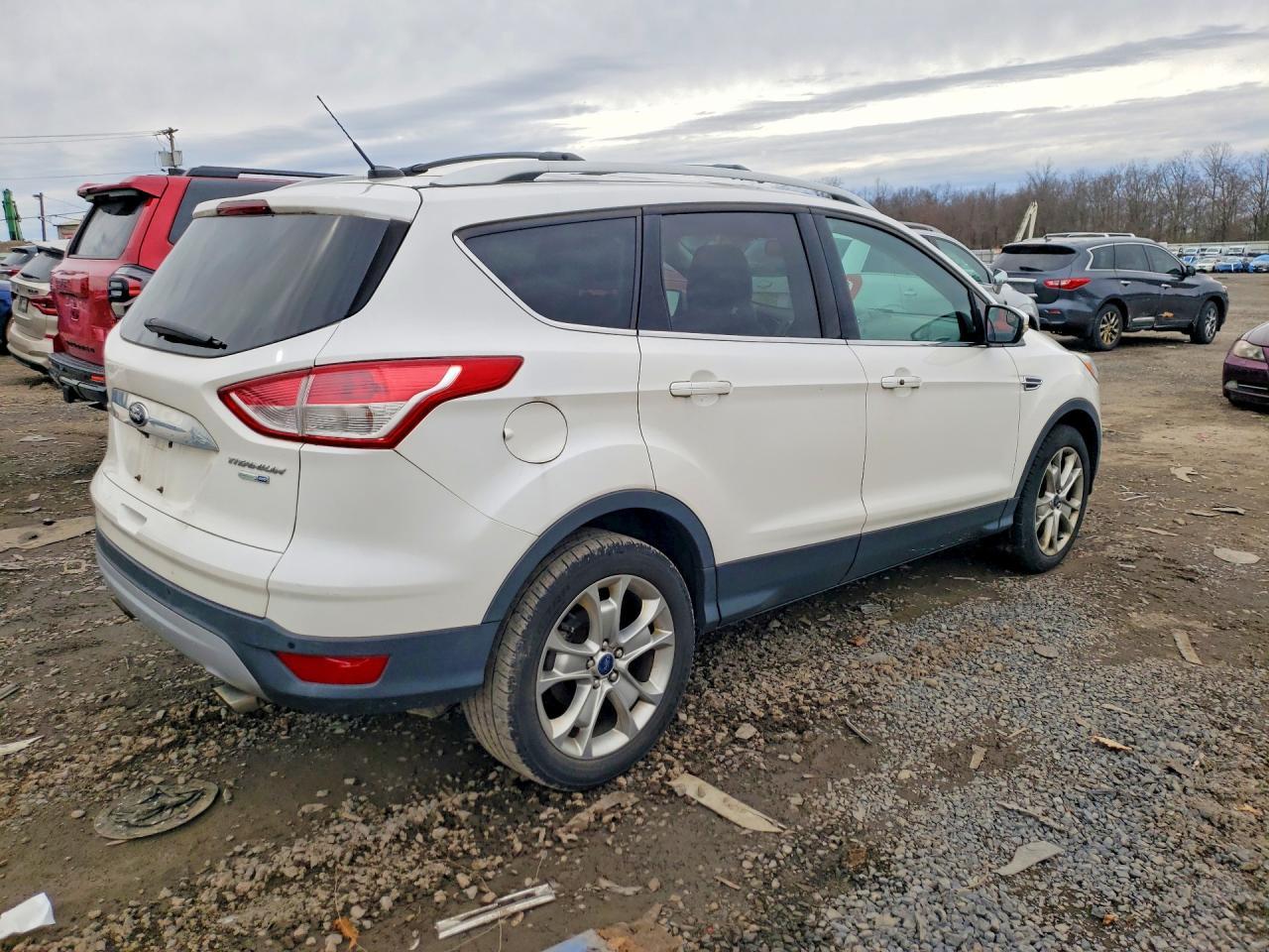 2014 Ford Escape Titanium - zdjęcie 3