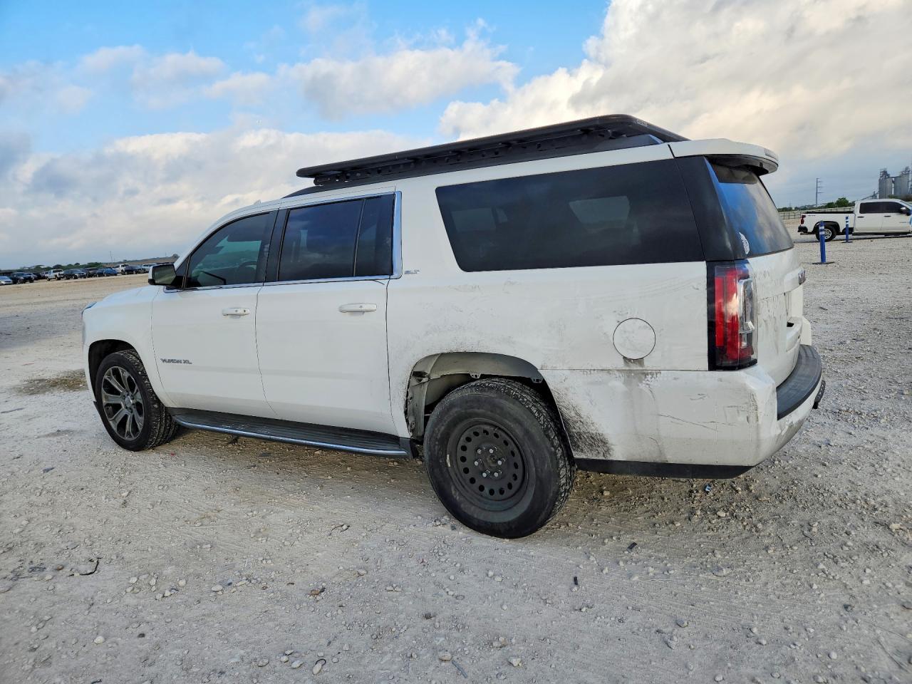 2016 GMC Yukon Xl C1500 Slt - zdjęcie 2