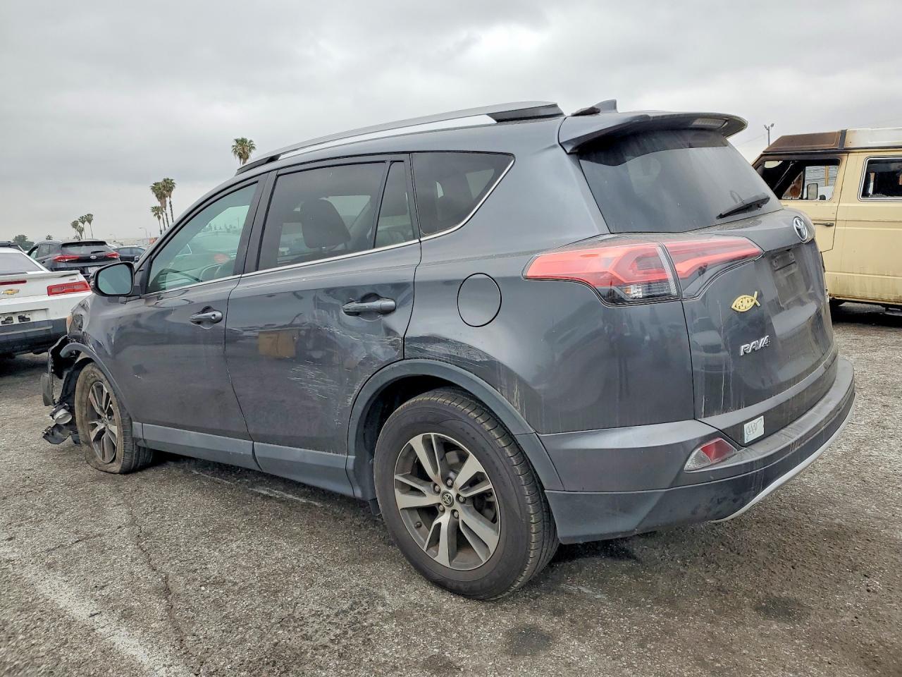 2018 Toyota Rav4 Xle - zdjęcie 2