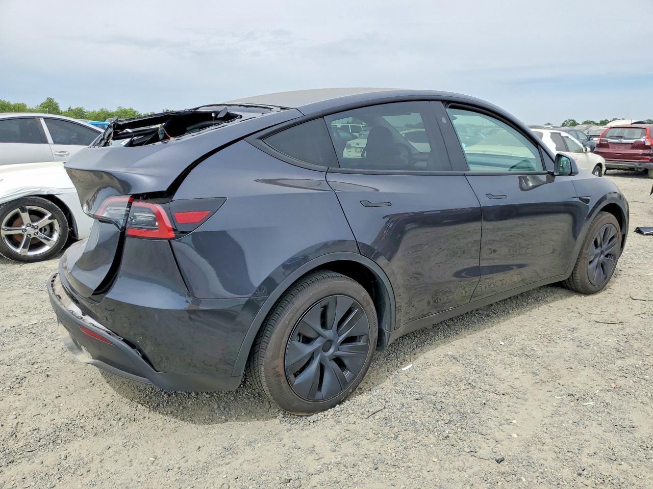 2024 Tesla Model Y - zdjęcie 3